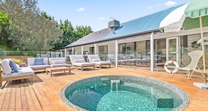 Highbury's Peaceful Retreat with gas heated plunge pool