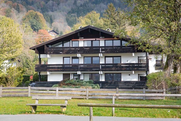 Exterior - Holiday apartment Lake View - Apartment lake view (Tegernsee)