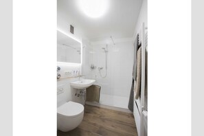 Bathroom - Holiday apartment Lake View - Apartment lake view (Tegernsee)