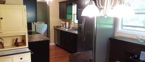 冰箱、微波炉、烤箱、炉灶