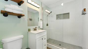Combined shower/tub, eco-friendly toiletries, hair dryer, towels