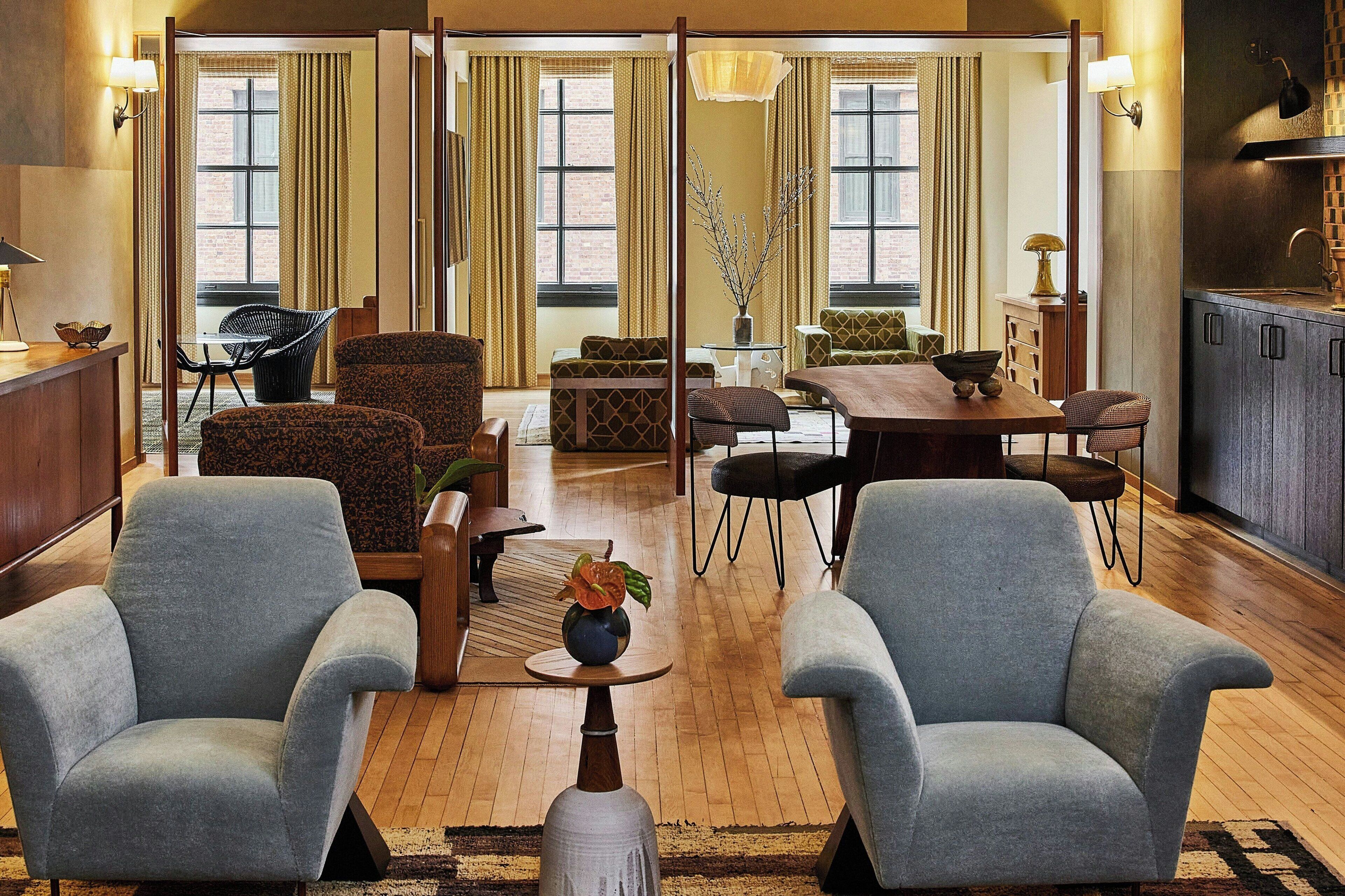 Italiaanse Frette-lakens, luxe beddengoed, pillowtop-bedden, een minibar