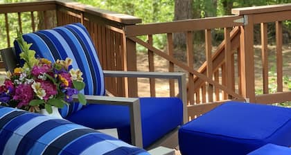 Gorgeous Home in the Woods, Clean! Dogs welcome