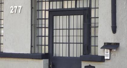 Duplex studio near subway and bus. In the area of clothing stores in Brás