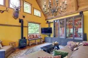 TV, fireplace, video games, DVD player - Retreat in the Cataloochee Ranch Area of Smokies (Waynesville)