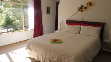 2 bedrooms, desk, iron/ironing board, free WiFi