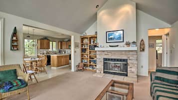 Fireplace, books, stereo