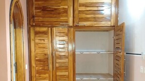 Interior detail - Jim's Park Hôtel (Gagnoa)