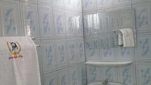 Interior detail - Jim's Park Hôtel (Gagnoa)