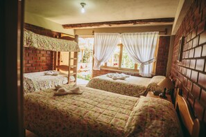 Desk, free WiFi, bed sheets - Posada Edelweiss (Oxapampa)