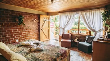 مكتب وواي فاي مجانًا وملاءات أسرّة