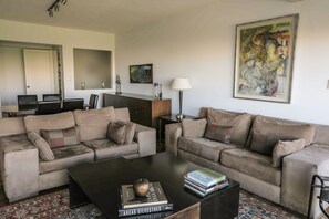 Business Apartment, 3 Bedrooms, Park View | Living room - Apartamento en Punta Carretas (Montevideo)