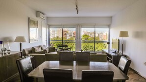 Business-Apartment, 3 Schlafzimmer, Parkblick | Wohnzimmer