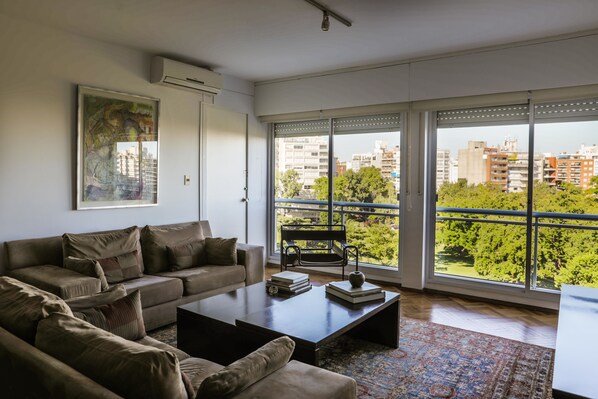 Business Apartment, 3 Bedrooms, Park View | Living room | Flat-screen TV - Apartamento en Punta Carretas (Montevideo)