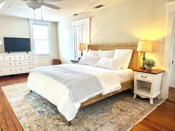 2 bedrooms, iron/ironing board, travel cot, free WiFi