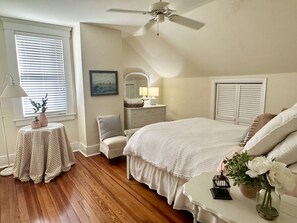 2 bedrooms, iron/ironing board, travel cot, free WiFi