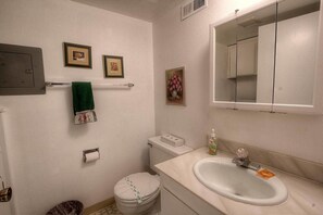 Bathroom - Heavenly Retreat (South Lake Tahoe)