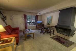 TV, fireplace - Heavenly Retreat (South Lake Tahoe)