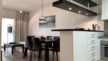 Apartment, Courtyard View | Private kitchen | Full-size fridge, microwave, oven, stovetop