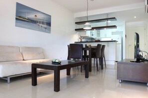 Apartment, Courtyard View | Living room - Departamento en Greenpark (Punta Ballena)