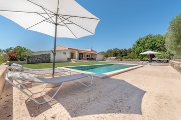 Foto von Landhaus 'Laurel' mit Bergblick, privatem Pool und WLAN