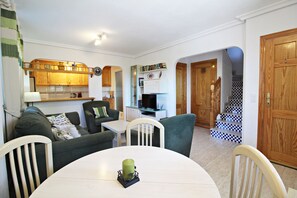 TV - VM 6 - Duplex with private garden near the beach (Vera playa)