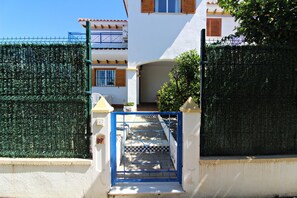 Exterior detail - VM 6 - Duplex with private garden near the beach (Vera playa)