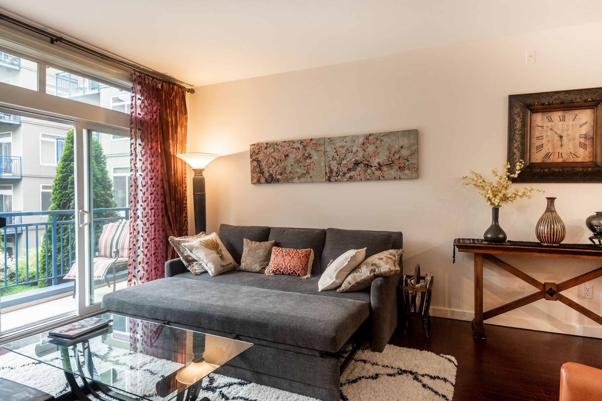 Smart TV, fireplace, DVD player