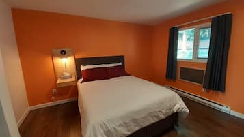 Basic Single Room | Free WiFi, bed sheets