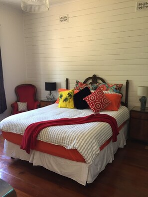 3 slaapkamers, een strijkplank/strijkijzer, gratis wifi, beddengoed