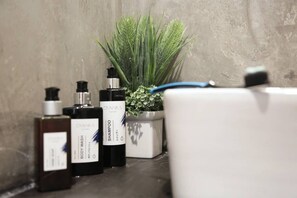Bathroom amenities