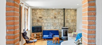 GuestHost - Pretty and cozy private house is located in the central area in Abano Terme, a few steps from the Cathedral of San Lorenzo, Piazza Mercato and the Urban Thermal Park, in a quiet and relaxing neighbourhood, spacious and perfect for 6 people. T