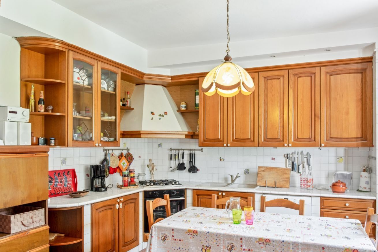 Frigorifero, forno, piano cottura, lavastoviglie