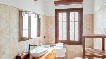 Duschwanne, Haartrockner, Bidet