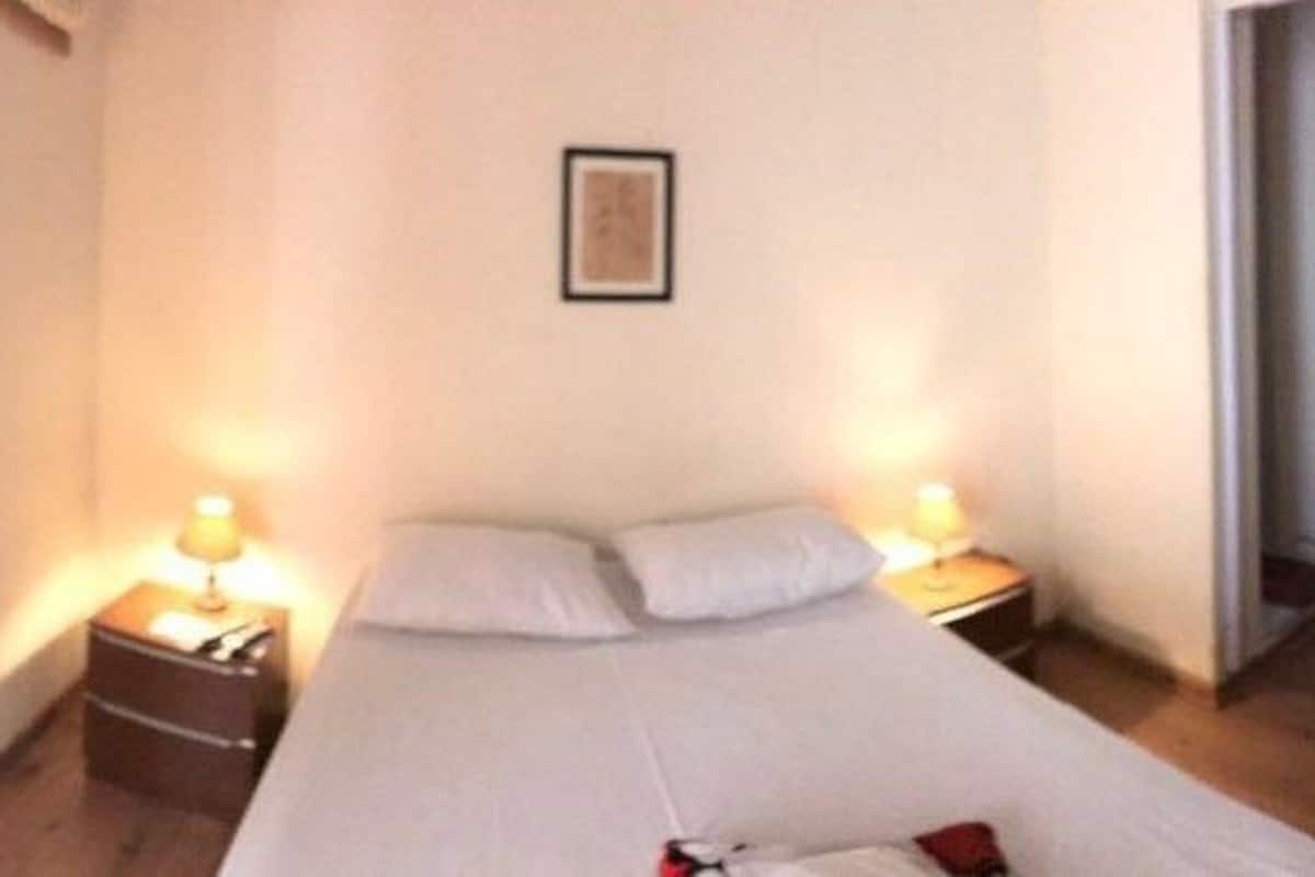 Doppia Standard | 1 camera, minibar, una scrivania, Wi-Fi gratuito