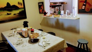 Breakfast area - Pousadinha Copacabana (Rio de Janeiro)