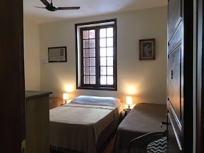 Superior-Vierbettzimmer | 1 Schlafzimmer, Minibar, Schreibtisch, kostenloses WLAN