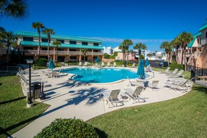 Outdoor pool, a heated pool