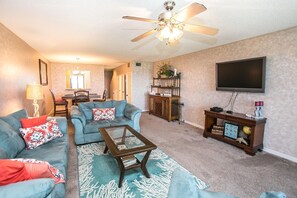 Condo, Multiple Beds (SEA HAVEN 522 3BR Free Activities Oce) | Living room