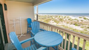 Appart'hôtel, 1 très grand lit (SEA -516 2BR Ocean View Pool Free Tix) | Balcon