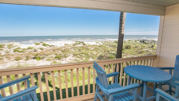 Appart'hôtel, 1 très grand lit (SEA -516 2BR Ocean View Pool Free Tix) | Balcon
