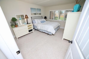 Condo, 1 King Bed, Ocean View (SEA -411 2BR Ocean View Pool Free Tix)