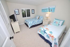 Appartement, 1 kingsize bed, uitzicht op zee (SEA -411 2BR Ocean View Pool Free Tix) | 2 slaapkamers, beddengoed