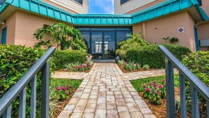 Appart'hôtel, 1 très grand lit (SEA -520 2BR Ocean View Pool Free Tix) | Extérieur