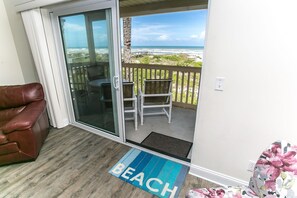 公寓式客房, 多张床 (SEA -512 3BR Ocean View Pool Free Tix) | 阳台