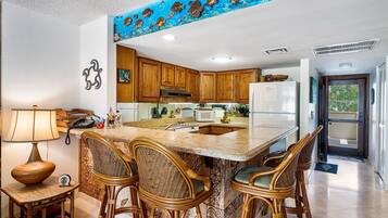 Condo, 1 Queen Bed (White Sands Village#118) | Private kitchen | Dishwasher, paper towels