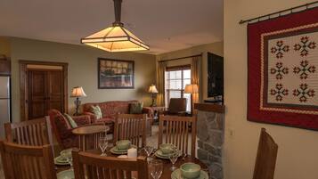 Casa, varias camas (2 Br:   Soaring Eagle 211) | Cocina privada | Frigorífico, microondas, placa de cocina y lavavajillas