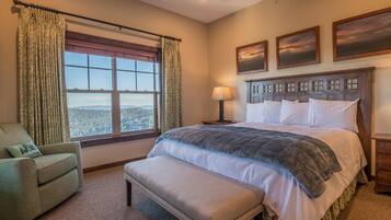 3 bedrooms, Egyptian cotton sheets, premium bedding, pillow-top beds