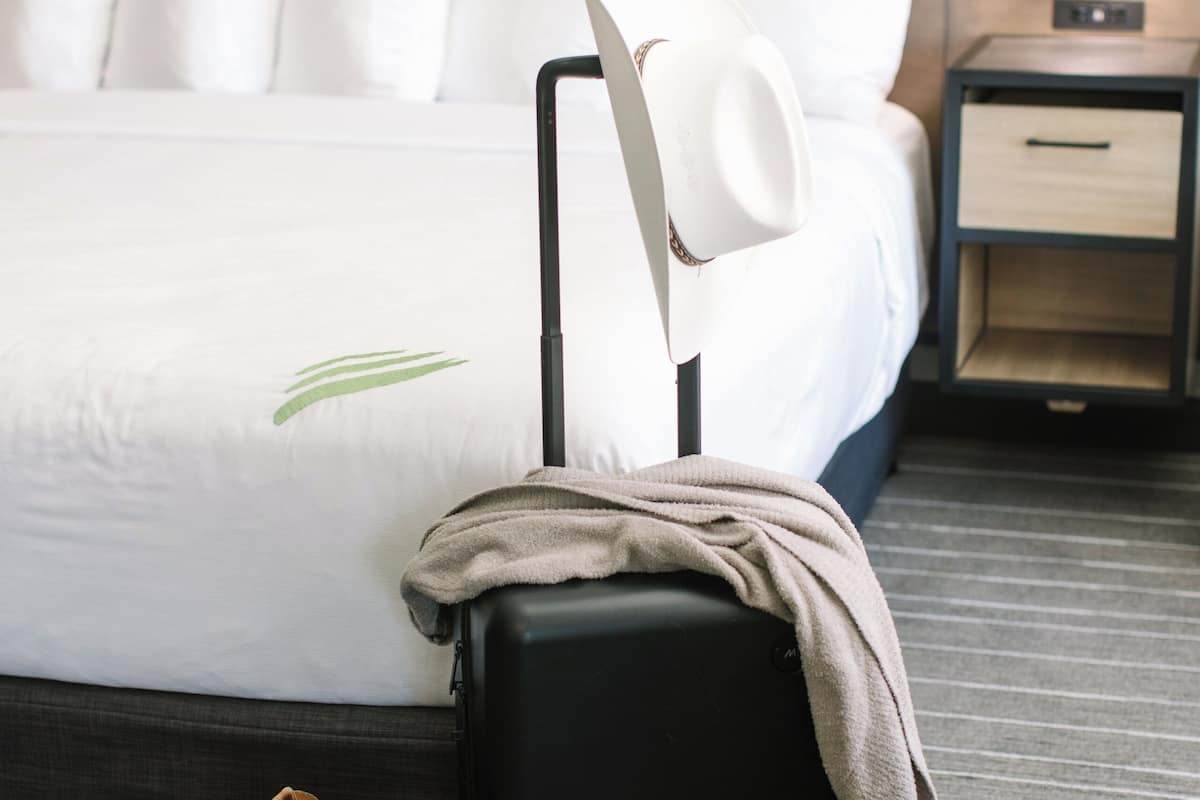 premium bedding, in-room safe, desk, laptop workspace