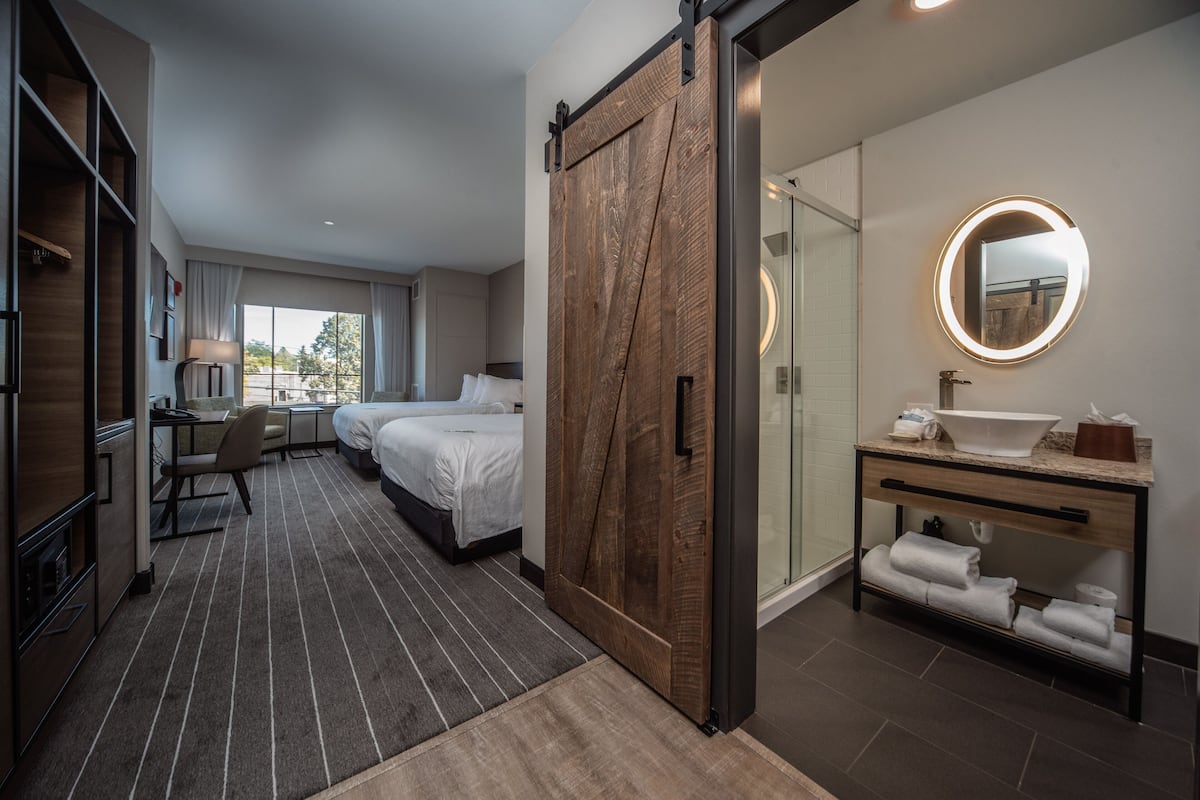 1 bedroom, premium bedding, in-room safe, desk
